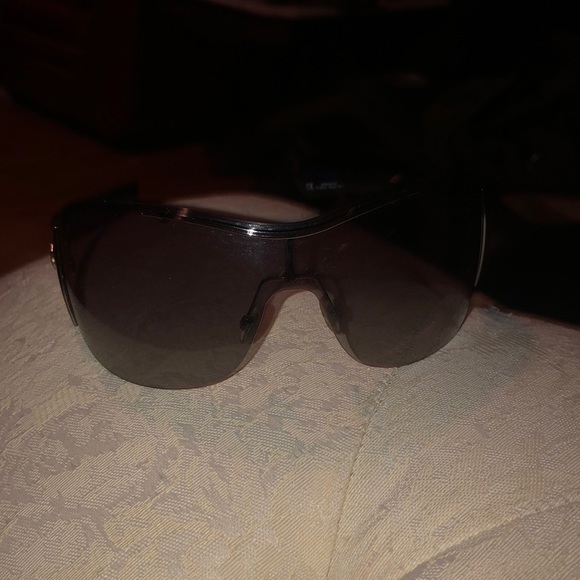 Gucci black Authentic Shield sunglasses black dark  lens  perfect like new - Picture 7 of 12